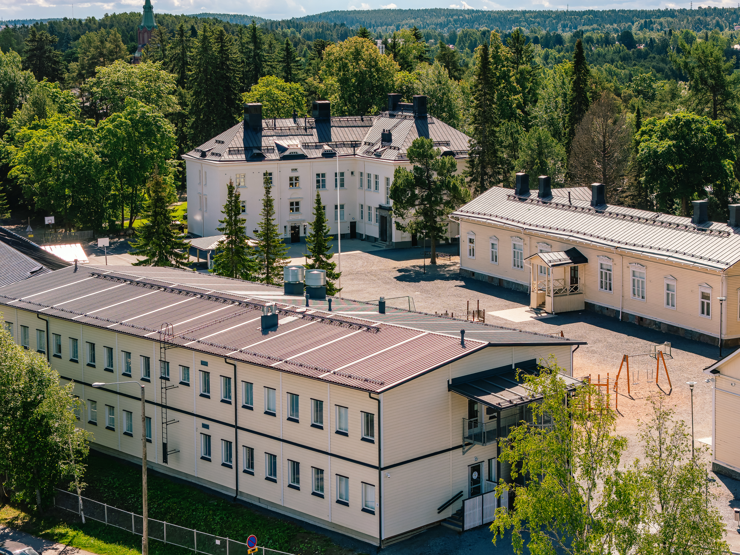Photo of a modular school. Rent a building for education.